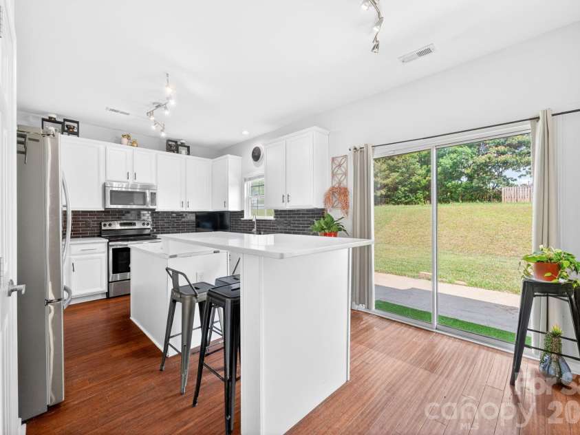 2508 OAKDALE CREEK Lane, Charlotte, NC 28216.  MLS# CAR4386227, YatesRealty ID 32784. 