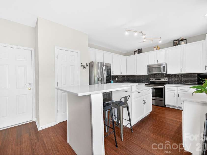 2508 OAKDALE CREEK Lane, Charlotte, NC 28216.  MLS# CAR4386227, YatesRealty ID 32784. 