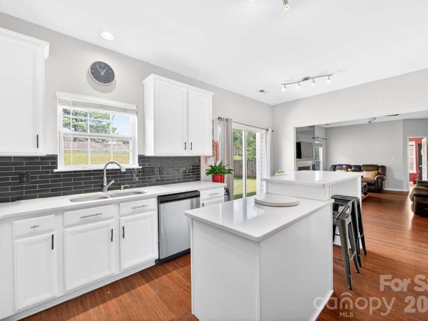 2508 OAKDALE CREEK Lane, Charlotte, NC 28216.  MLS# CAR4386227, YatesRealty ID 32784. 