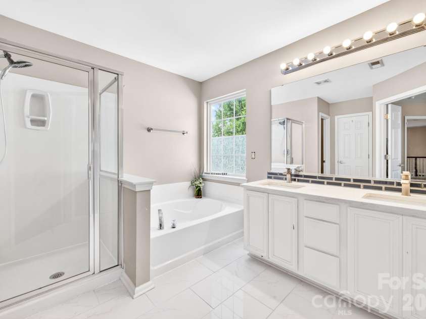2508 OAKDALE CREEK Lane, Charlotte, NC 28216.  MLS# CAR4386227, YatesRealty ID 32784. 