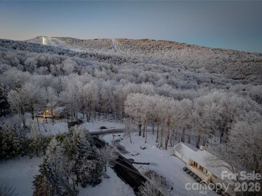 101 Upper Grouse Ridge Road, Beech Mountain, NC 28604.  MLS# CAR4390401, YatesRealty ID 32785. 