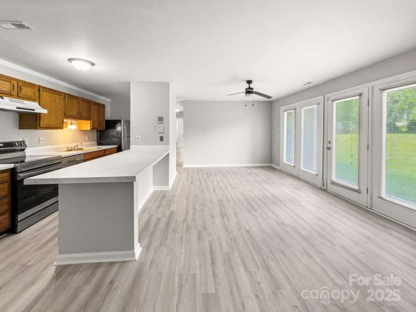 6131 Meadow Rose Lane, Charlotte, NC 28215.  MLS# CAR4288388, YatesRealty ID 32785. 