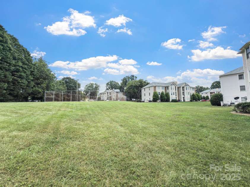 6131 Meadow Rose Lane, Charlotte, NC 28215.  MLS# CAR4288388, YatesRealty ID 32785. 