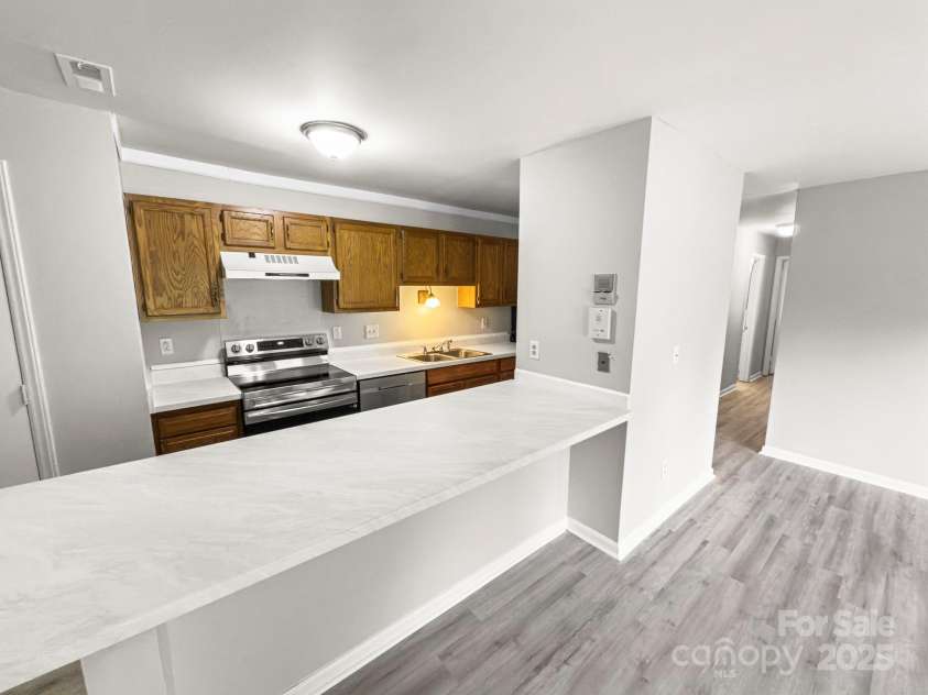 6131 Meadow Rose Lane, Charlotte, NC 28215.  MLS# CAR4288388, YatesRealty ID 32785. 