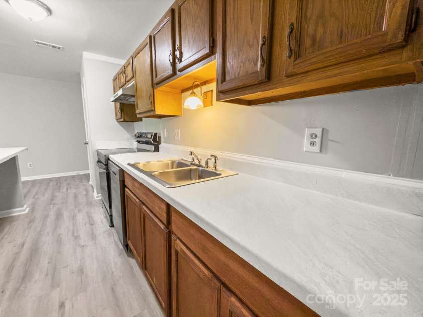 6131 Meadow Rose Lane, Charlotte, NC 28215.  MLS# CAR4288388, YatesRealty ID 32785. 