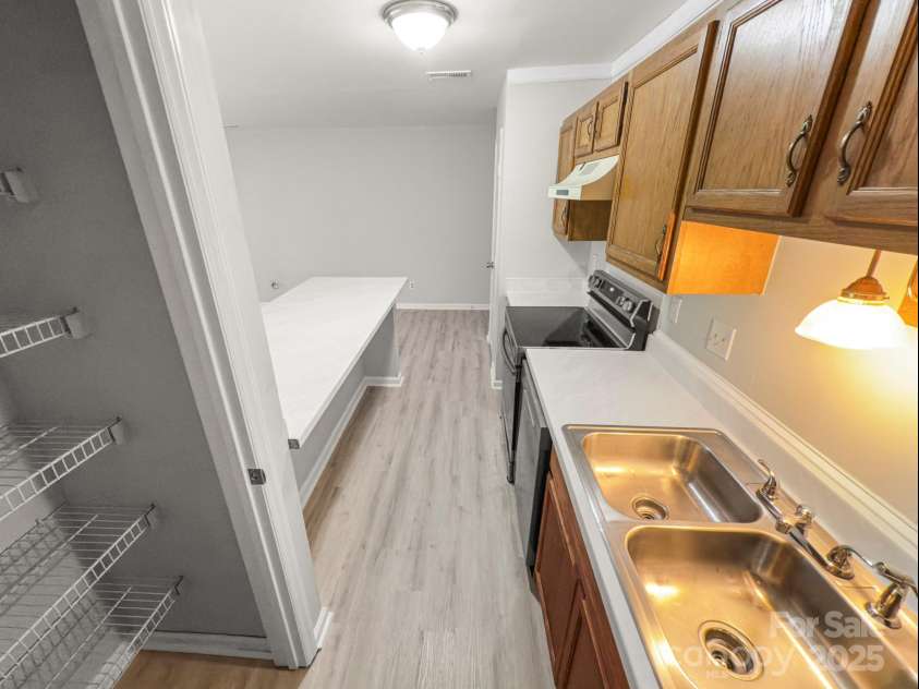 6131 Meadow Rose Lane, Charlotte, NC 28215.  MLS# CAR4288388, YatesRealty ID 32785. 