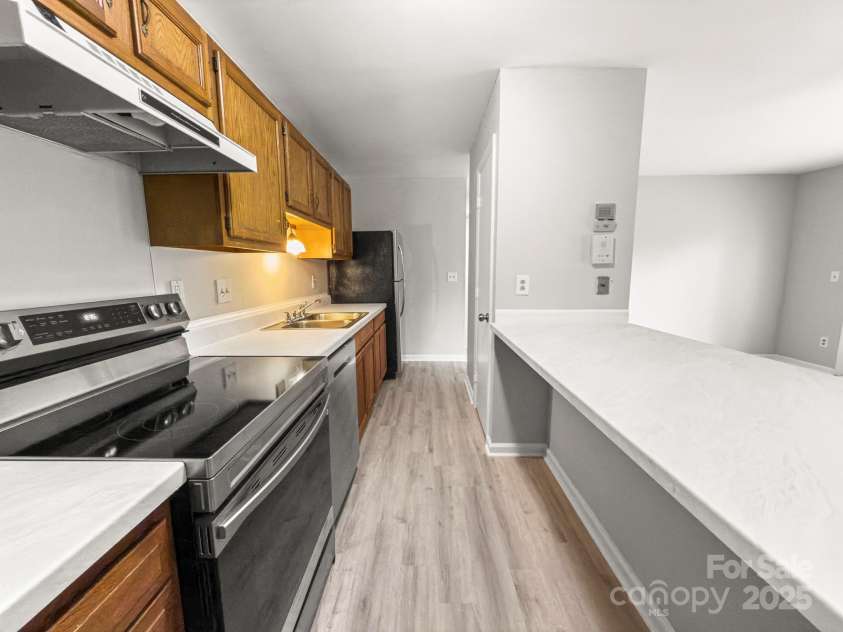 6131 Meadow Rose Lane, Charlotte, NC 28215.  MLS# CAR4288388, YatesRealty ID 32785. 