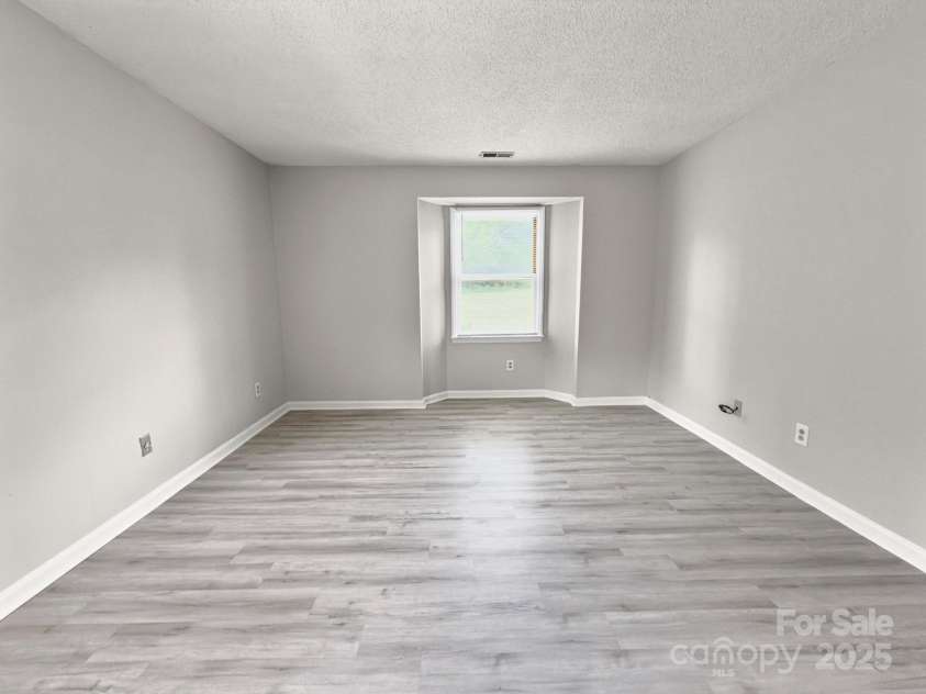 6131 Meadow Rose Lane, Charlotte, NC 28215.  MLS# CAR4288388, YatesRealty ID 32785. 