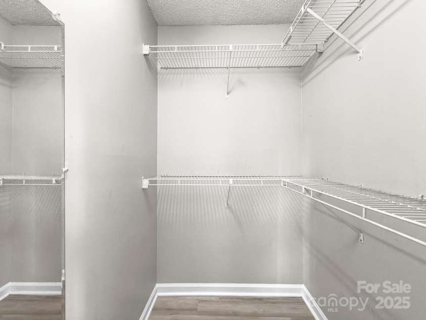 6131 Meadow Rose Lane, Charlotte, NC 28215.  MLS# CAR4288388, YatesRealty ID 32785. 