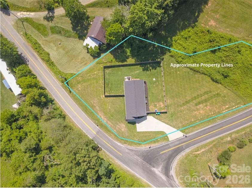 2 Clarks Chapel Extension, Weaverville, NC 28787.  MLS# CAR4393203, YatesRealty ID 32786. Approximate Lines