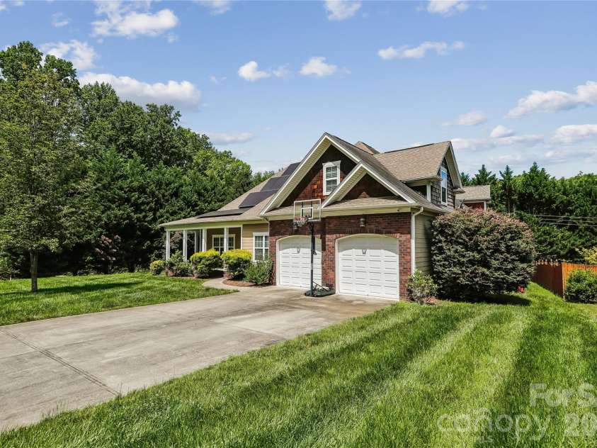 10703 MIDDLE ACRES Road, Charlotte, NC 28213.  MLS# CAR4395769, YatesRealty ID 32787. 