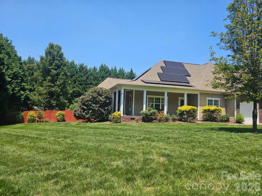 10703 MIDDLE ACRES Road, Charlotte, NC 28213.  MLS# CAR4395769, YatesRealty ID 32787. 
