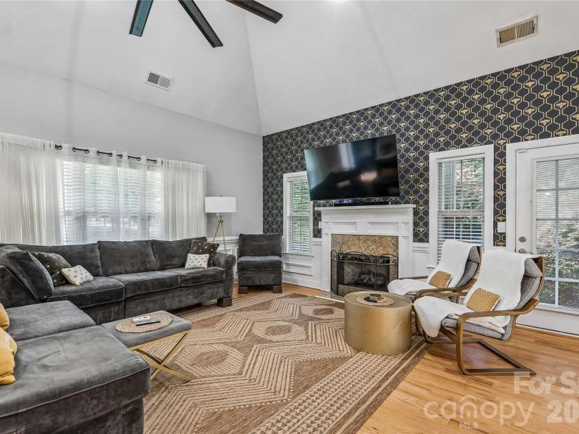 10703 MIDDLE ACRES Road, Charlotte, NC 28213.  MLS# CAR4395769, YatesRealty ID 32787. 