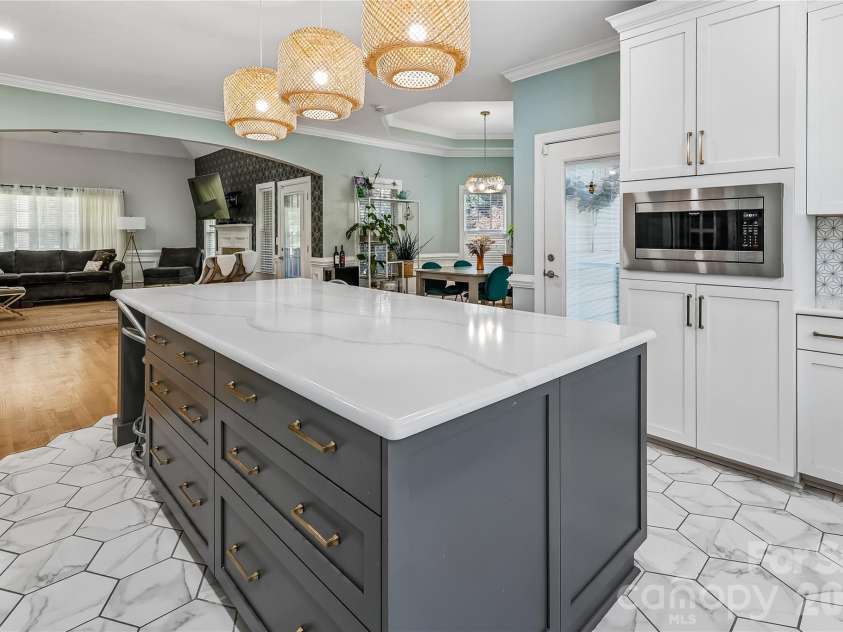 10703 MIDDLE ACRES Road, Charlotte, NC 28213.  MLS# CAR4395769, YatesRealty ID 32787. 