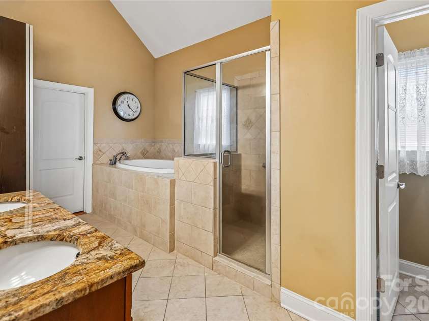 10703 MIDDLE ACRES Road, Charlotte, NC 28213.  MLS# CAR4395769, YatesRealty ID 32787. 