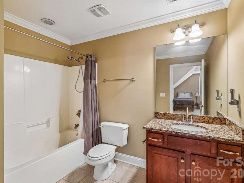10703 MIDDLE ACRES Road, Charlotte, NC 28213.  MLS# CAR4395769, YatesRealty ID 32787. 