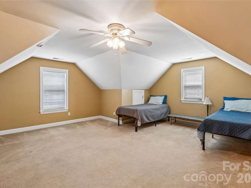 10703 MIDDLE ACRES Road, Charlotte, NC 28213.  MLS# CAR4395769, YatesRealty ID 32787. 