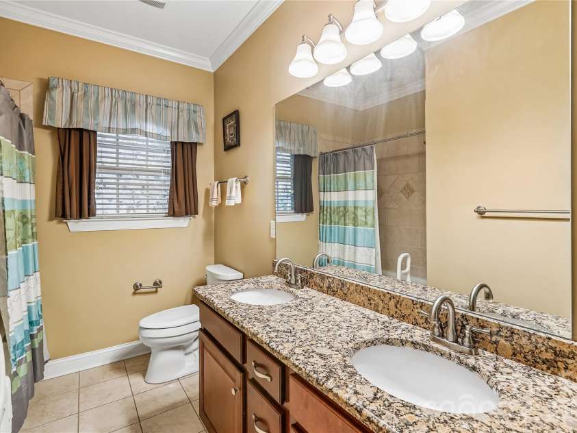 10703 MIDDLE ACRES Road, Charlotte, NC 28213.  MLS# CAR4395769, YatesRealty ID 32787. 