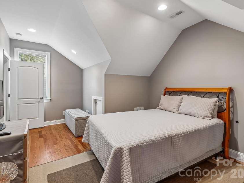 10703 MIDDLE ACRES Road, Charlotte, NC 28213.  MLS# CAR4395769, YatesRealty ID 32787. 