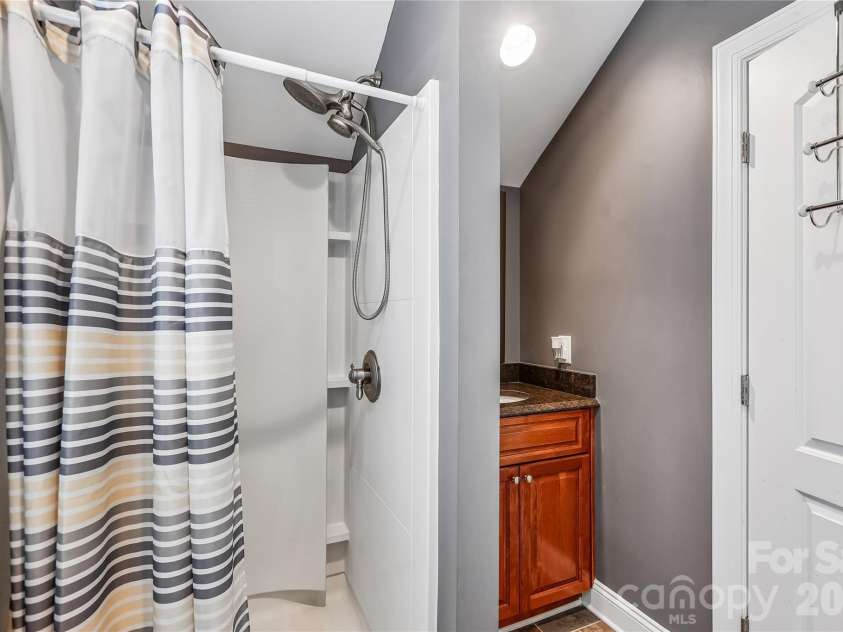10703 MIDDLE ACRES Road, Charlotte, NC 28213.  MLS# CAR4395769, YatesRealty ID 32787. 