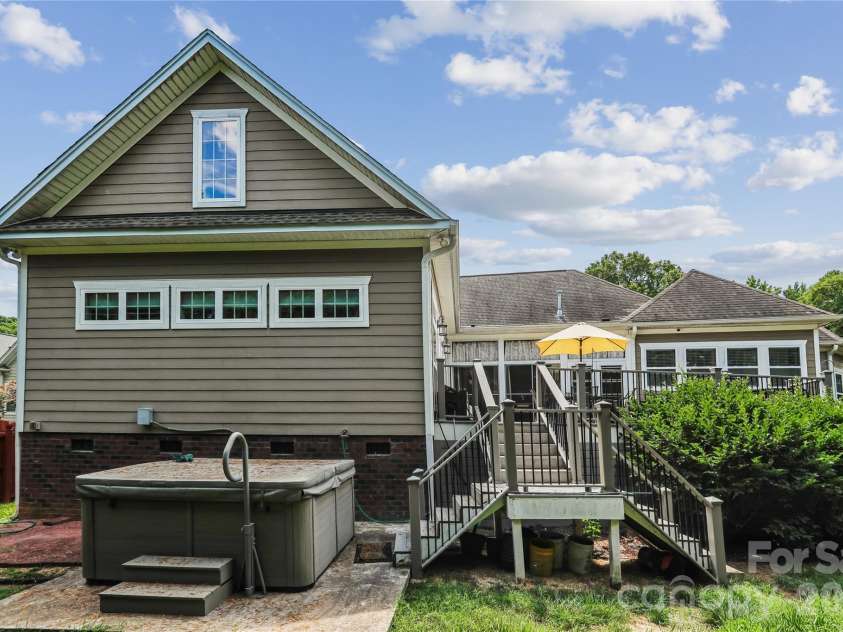 10703 MIDDLE ACRES Road, Charlotte, NC 28213.  MLS# CAR4395769, YatesRealty ID 32787. 