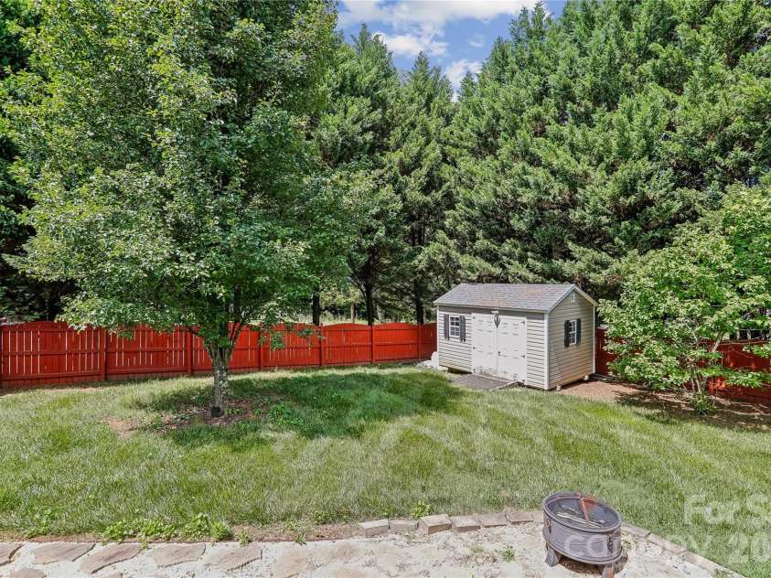 10703 MIDDLE ACRES Road, Charlotte, NC 28213.  MLS# CAR4395769, YatesRealty ID 32787. 
