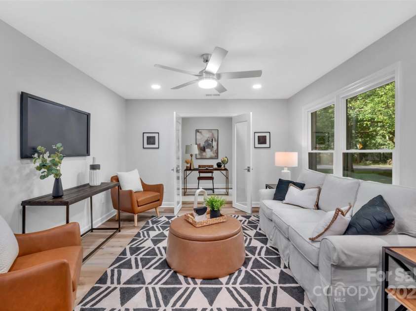 729 Aintree Road, Charlotte, NC 28215.  MLS# CAR4292556, YatesRealty ID 32787. 