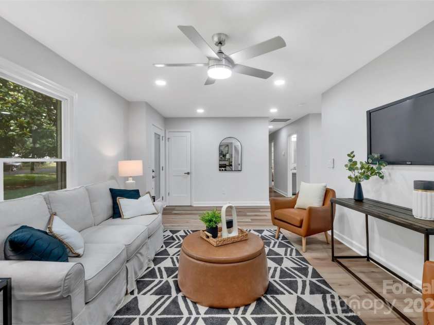 729 Aintree Road, Charlotte, NC 28215.  MLS# CAR4292556, YatesRealty ID 32787. 