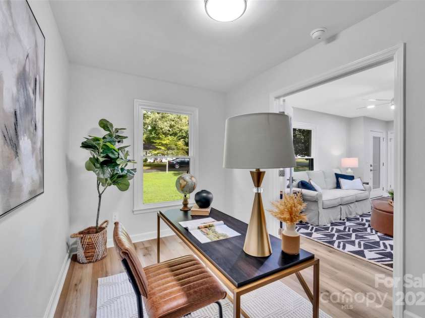 729 Aintree Road, Charlotte, NC 28215.  MLS# CAR4292556, YatesRealty ID 32787. 