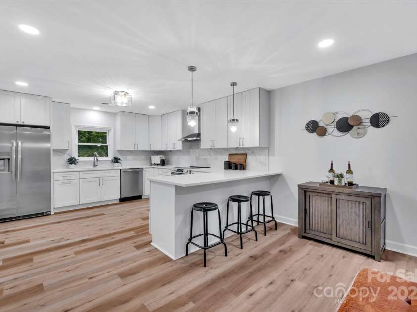 729 Aintree Road, Charlotte, NC 28215.  MLS# CAR4292556, YatesRealty ID 32787. 