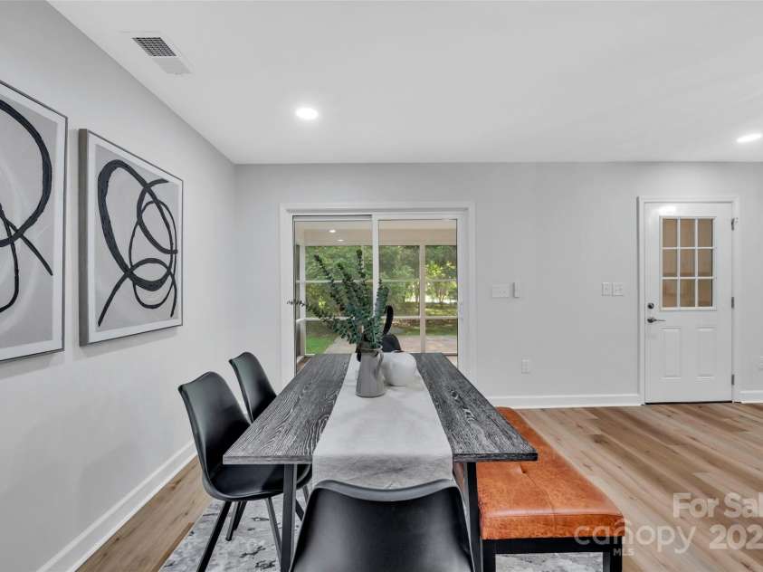 729 Aintree Road, Charlotte, NC 28215.  MLS# CAR4292556, YatesRealty ID 32787. 