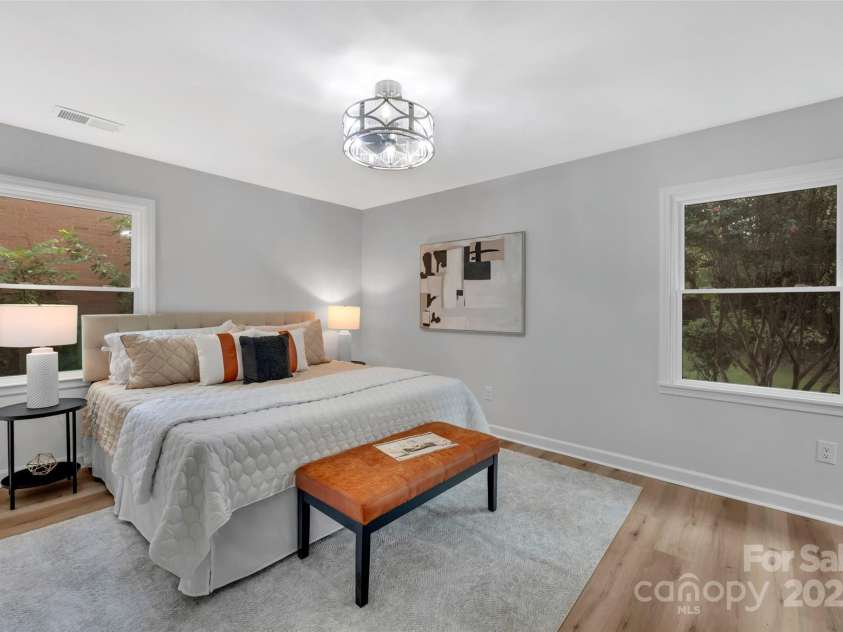 729 Aintree Road, Charlotte, NC 28215.  MLS# CAR4292556, YatesRealty ID 32787. 