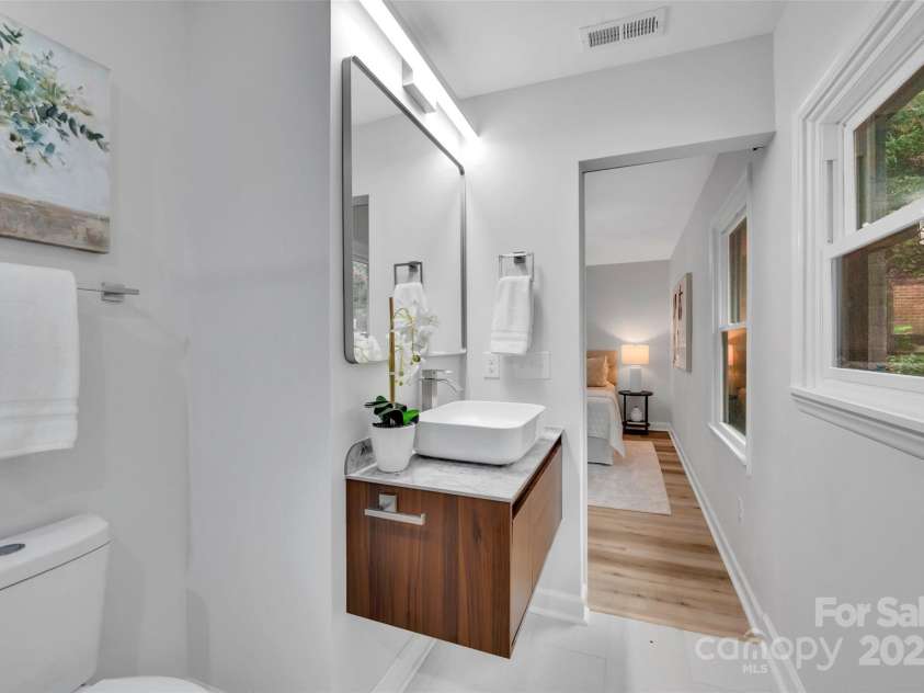 729 Aintree Road, Charlotte, NC 28215.  MLS# CAR4292556, YatesRealty ID 32787. 