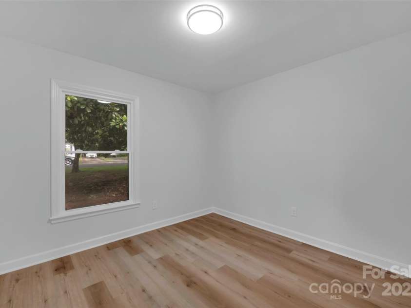 729 Aintree Road, Charlotte, NC 28215.  MLS# CAR4292556, YatesRealty ID 32787. 