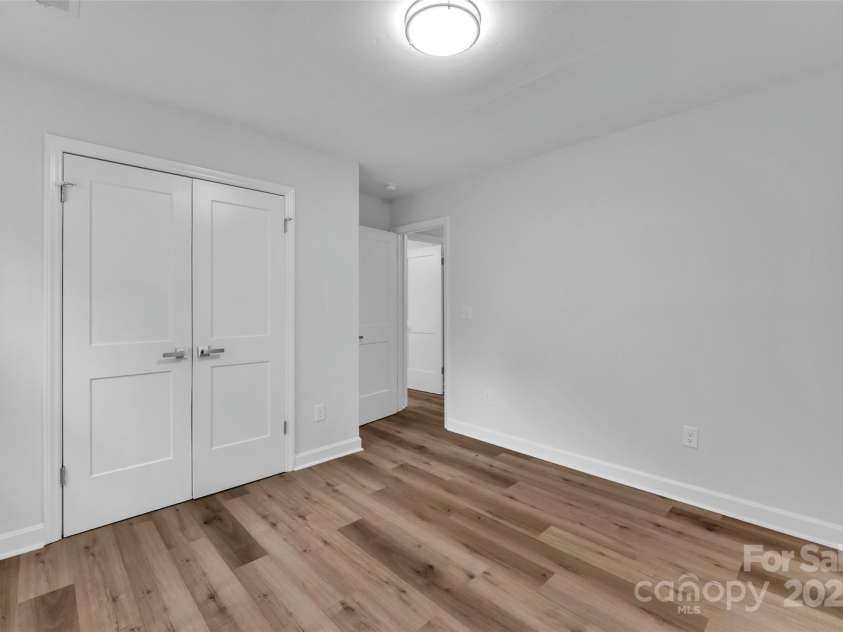 729 Aintree Road, Charlotte, NC 28215.  MLS# CAR4292556, YatesRealty ID 32787. 