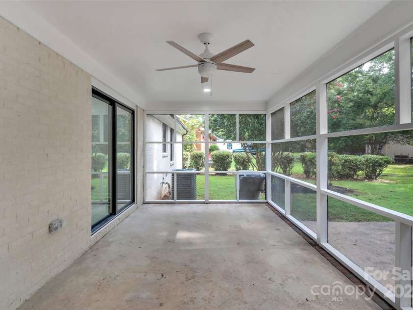 729 Aintree Road, Charlotte, NC 28215.  MLS# CAR4292556, YatesRealty ID 32787. 
