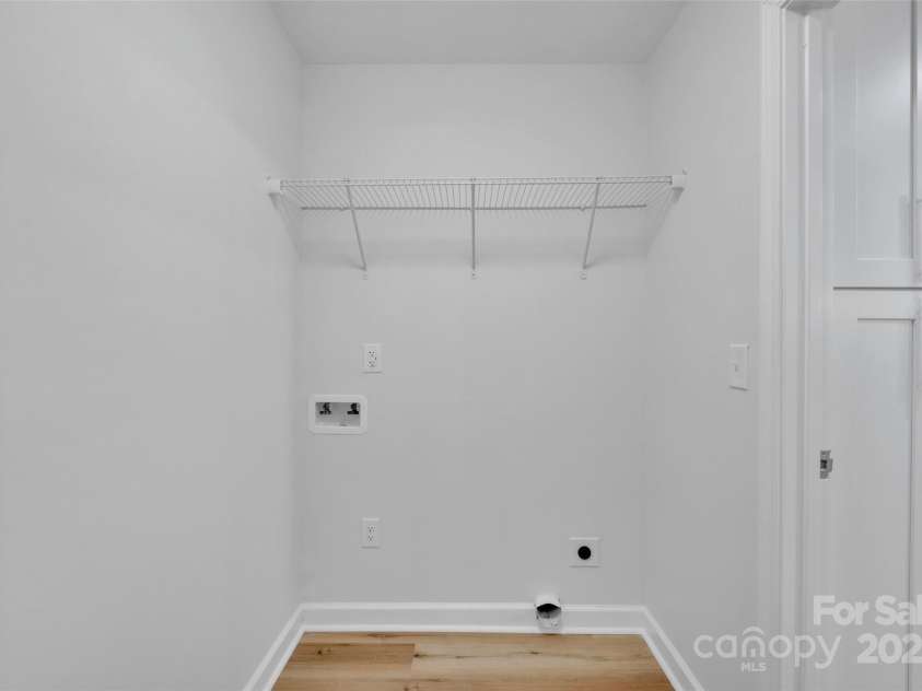 729 Aintree Road, Charlotte, NC 28215.  MLS# CAR4292556, YatesRealty ID 32787. 