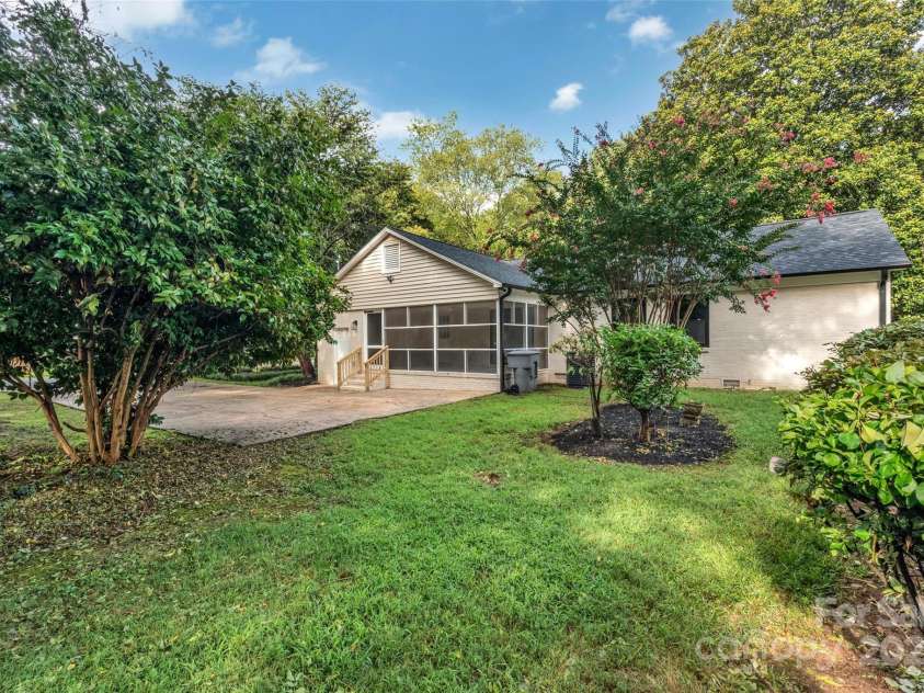 729 Aintree Road, Charlotte, NC 28215.  MLS# CAR4292556, YatesRealty ID 32787. 