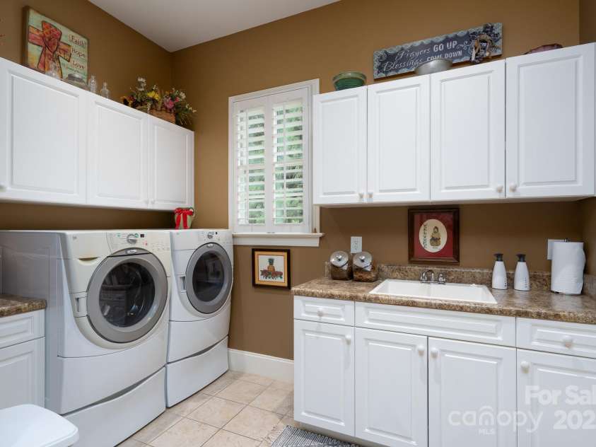 123 Stonebridge Drive, New London, NC 28127.  MLS# CAR4288975, YatesRealty ID 32789. Laundry