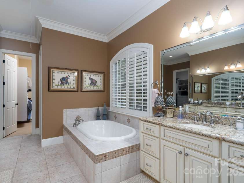 123 Stonebridge Drive, New London, NC 28127.  MLS# CAR4288975, YatesRealty ID 32789. Primary bathroom