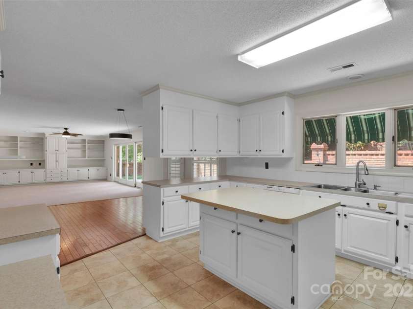 1963 Wexford Court, Gastonia, NC 28054.  MLS# CAR4235034, YatesRealty ID 3279. 