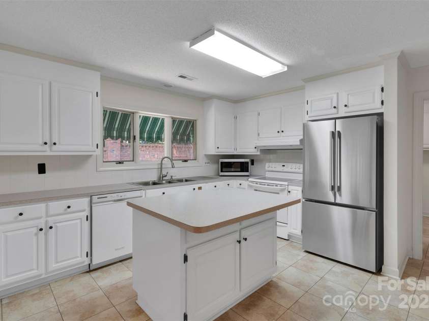 1963 Wexford Court, Gastonia, NC 28054.  MLS# CAR4235034, YatesRealty ID 3279. 