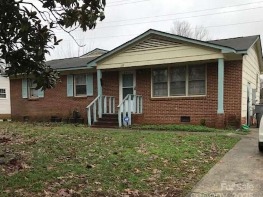 1132 Bilmark Avenue, Charlotte, NC 28213.  MLS# CAR4290912, YatesRealty ID 32790. 