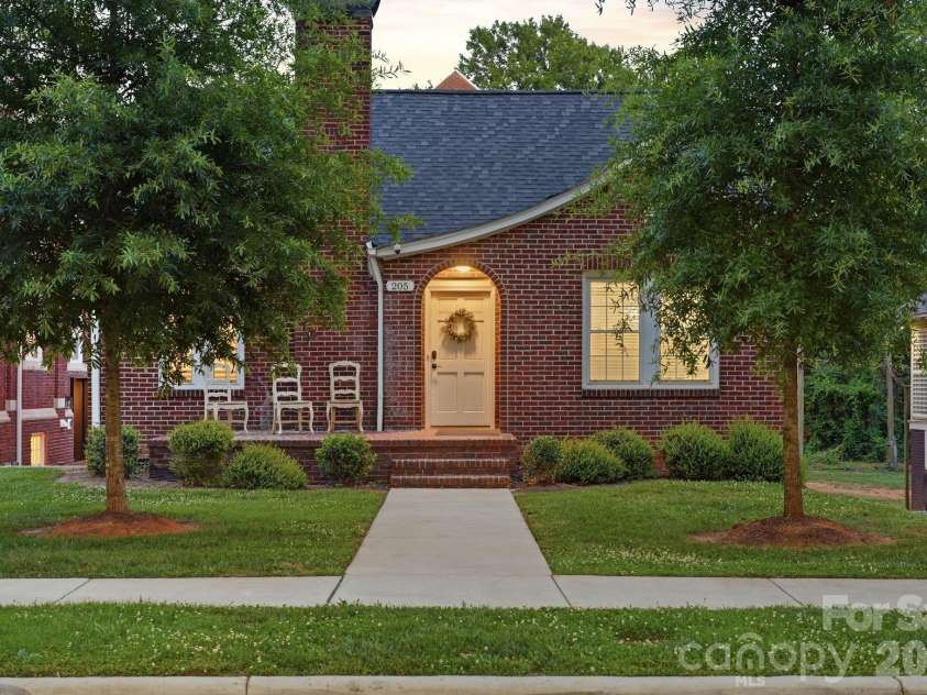 205 Grandin Road, Charlotte, NC 28208.  MLS# CAR4394649, YatesRealty ID 32790. 