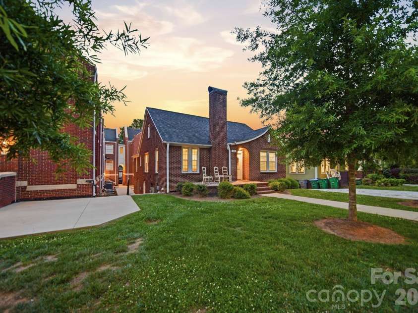 205 Grandin Road, Charlotte, NC 28208.  MLS# CAR4394649, YatesRealty ID 32790. 