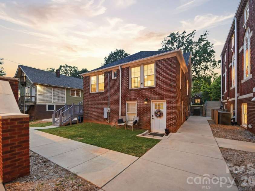 205 Grandin Road, Charlotte, NC 28208.  MLS# CAR4394649, YatesRealty ID 32790. 