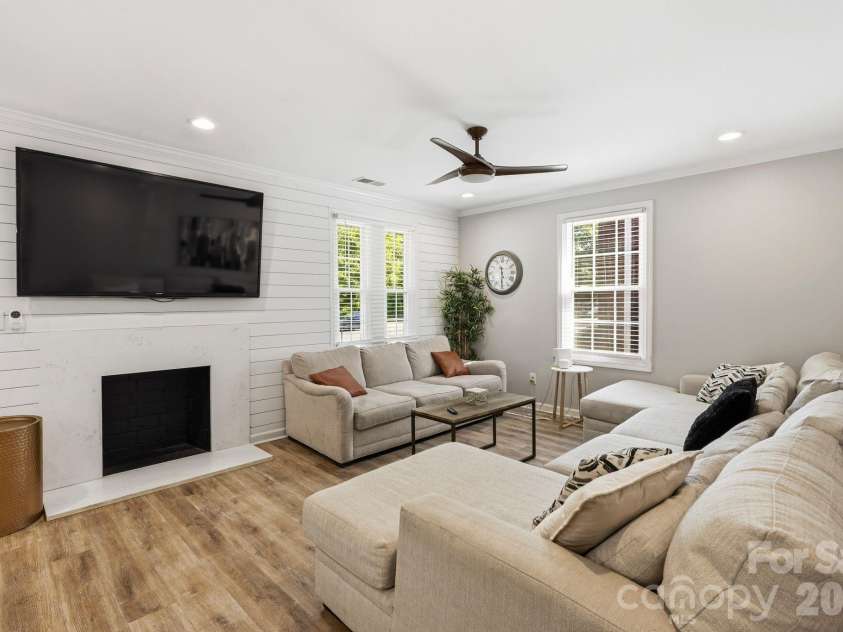 205 Grandin Road, Charlotte, NC 28208.  MLS# CAR4394649, YatesRealty ID 32790. 