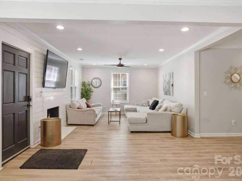 205 Grandin Road, Charlotte, NC 28208.  MLS# CAR4394649, YatesRealty ID 32790. 