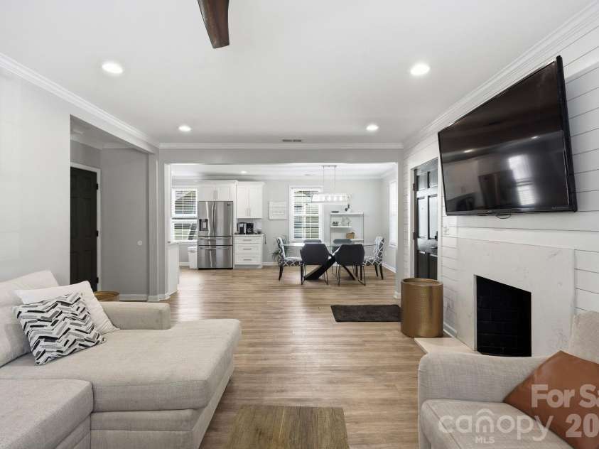 205 Grandin Road, Charlotte, NC 28208.  MLS# CAR4394649, YatesRealty ID 32790. 