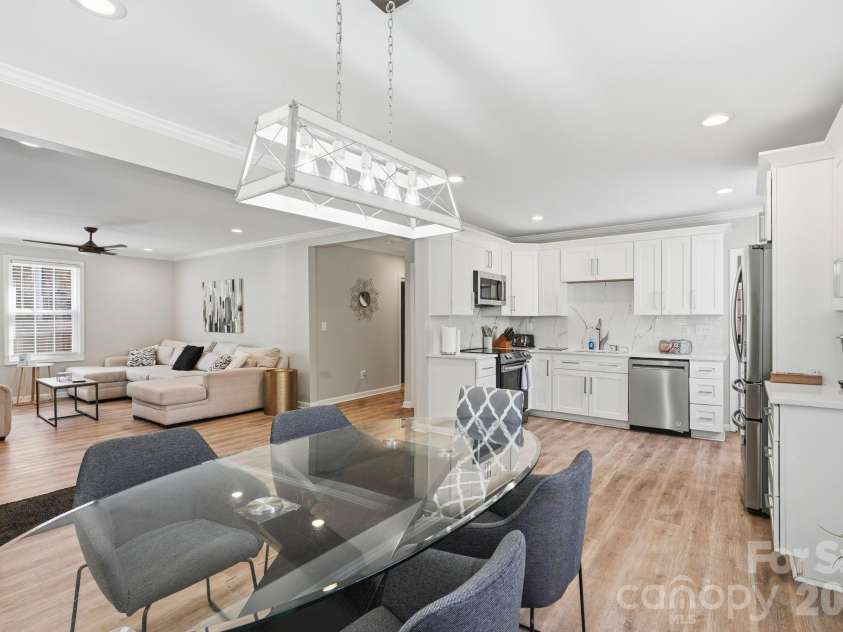 205 Grandin Road, Charlotte, NC 28208.  MLS# CAR4394649, YatesRealty ID 32790. 